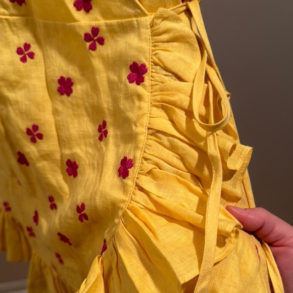 Mochi art of embroidery Yellow Floral Wrap dress 💯 Linen Large - Picture 6 of 7